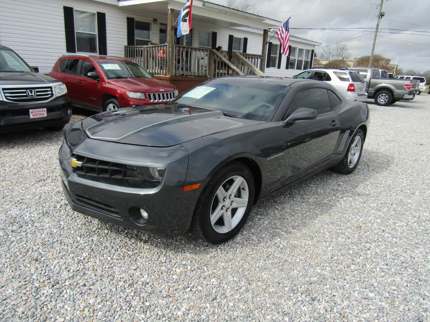 2010 Gray Chevrolet Camaro LT1 Coupe (2G1FB1EV2A9) with an 3.6L V6 DOHC 24V engine, Automatic transmission, located at 15016 S Hwy 231, Midland City, AL, 36350, (334) 983-3001, 31.306210, -85.495277 - Photo#2